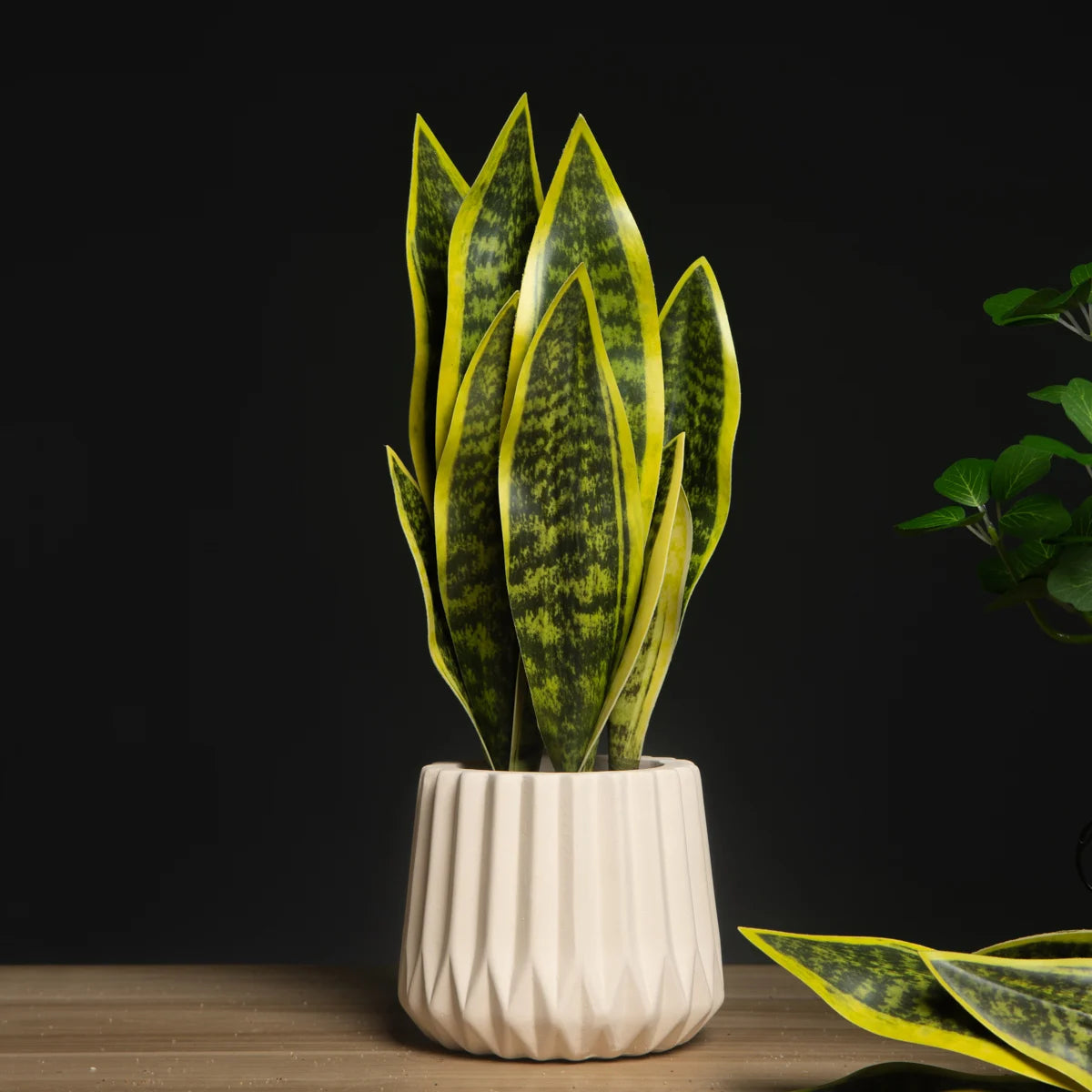 Künstliche Sansevieria 32–37 cm – Schlangenpflanze für Büro & Balkon